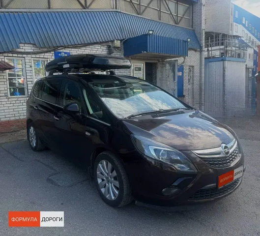 Чёрный автобокс ENROAD Nomadix Pro XXL Slim-450 на Opel Zafira C — вид автомобиля с установленным автобоксом, другой ракурс