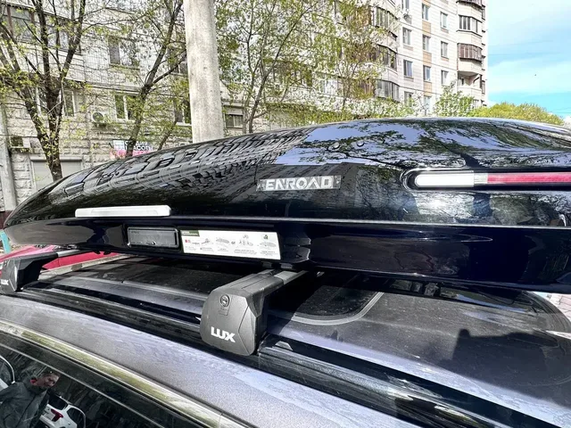 Автобокс для Chery Tiggo 7 Pro Max — ENROAD Nomadix Pro XL Slim 400, цвет «Чёрный» — вид автомобиля с установленным автобоксом