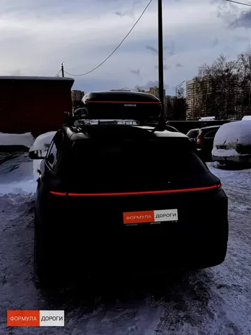 Чёрный автобокс ENROAD Nomadix Pro XL Slim 400 на Lixiang L7 — вид автомобиля с установленным автобоксом, другой ракурс