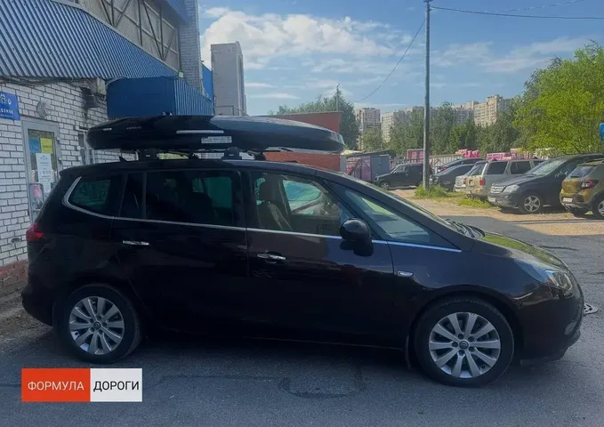 ENROAD на Opel Zafira C: автобокс ENROAD Nomadix Pro XXL Slim-450, цвет «Чёрный» — дополнительный ракурс автомобиля с установленным автобоксом