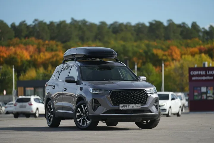 ENROAD на Chery Tiggo 7: автобокс ENROAD Nomadix Pro XL Slim 400-E, цвет «Чёрный» — дополнительный ракурс автомобиля с установленным автобоксом