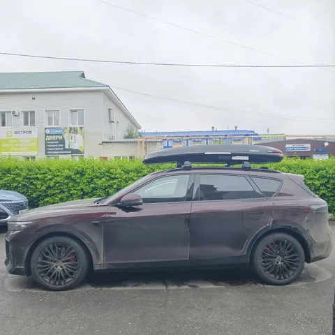 Чёрный автобокс ENROAD Nomadix Pro XXL Slim 450-E на Voyah FREE — общий вид автомобиля с установленным автобоксом