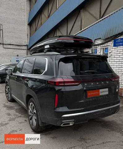 Автобокс для Exeed VX — ENROAD Nomadix Pro XXL Slim 450-E, цвет «Чёрный» — вид автомобиля с установленным автобоксом