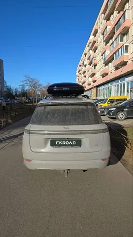 ENROAD на Lixiang L9: автобокс ENROAD Nomadix Pro XXL Slim-450, цвет «Чёрный» — дополнительный ракурс автомобиля с установленным автобоксом