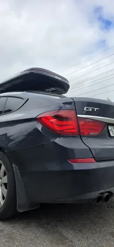 Автобокс для BMW 5 Series GT — ENROAD Nomadix Pro XXL Slim 450-E, цвет «Чёрный» — вид автомобиля с установленным автобоксом