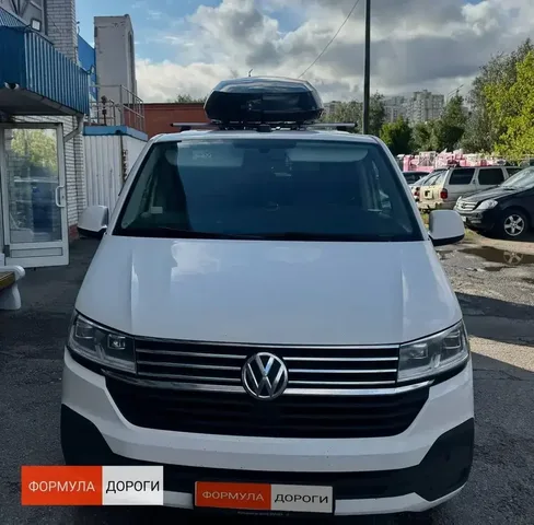 ENROAD на Volkswagen Multivan T6: автобокс ENROAD Nomadix Pro XXL 600-E, цвет «Чёрный» — фронтальный вид автомобиля и ширина автобокса
