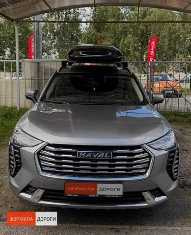 Чёрный автобокс ENROAD Nomadix Pro XXL Slim 450-E на Haval Jolion — вид автомобиля с установленным автобоксом, другой ракурс