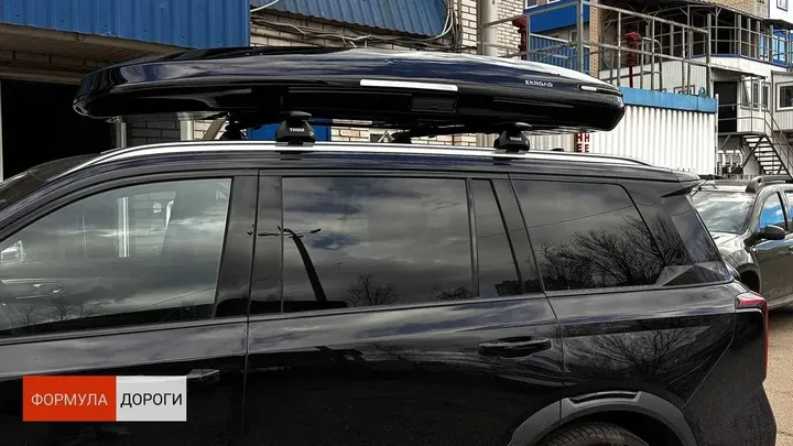 Автобокс для Gac GS8 — ENROAD Nomadix Pro XXL Slim-450, цвет «Чёрный» — вид автомобиля с установленным автобоксом