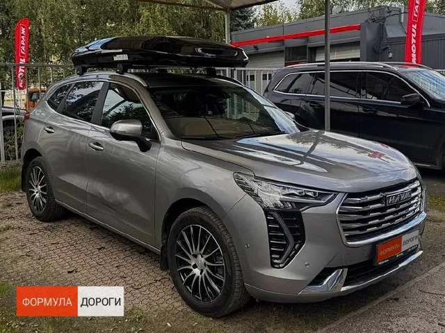 Автобокс для Haval Jolion — ENROAD Nomadix Pro XXL Slim 450-E, цвет «Чёрный» — вид автомобиля с установленным автобоксом