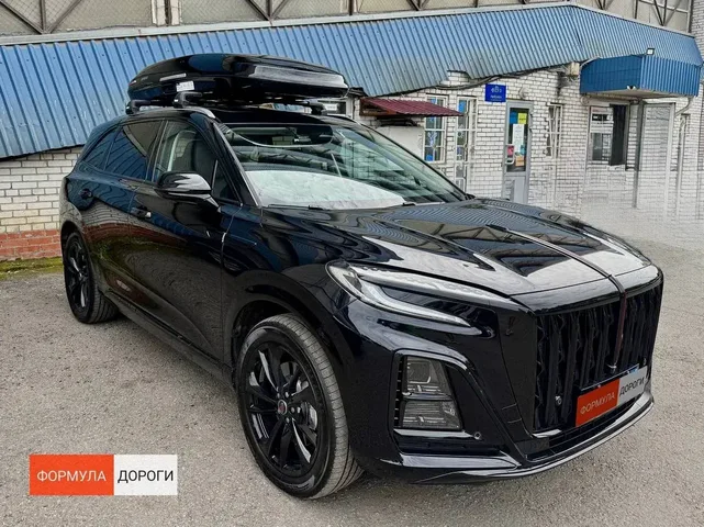 Чёрный автобокс ENROAD Nomadix Pro XL Slim 400-E на Hongqi HS3 — общий вид автомобиля с установленным автобоксом