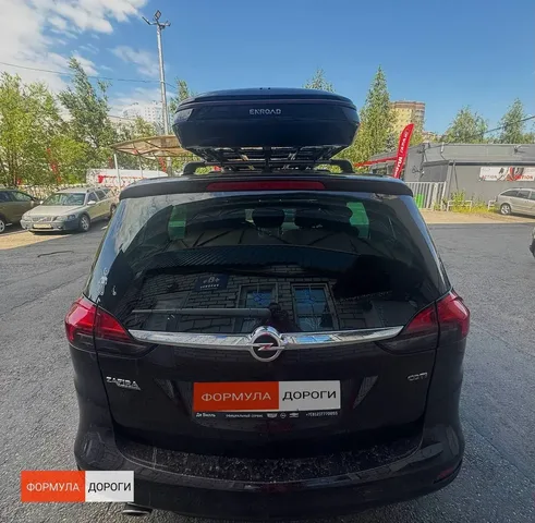 Чёрный автобокс ENROAD Nomadix Pro XXL Slim-450 на Opel Zafira C — общий вид автомобиля с установленным автобоксом