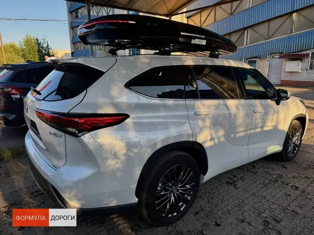 Автобокс для Toyota Highlander — ENROAD Nomadix Pro XXL Slim 450-E, цвет «Чёрный» — вид автомобиля с установленным автобоксом