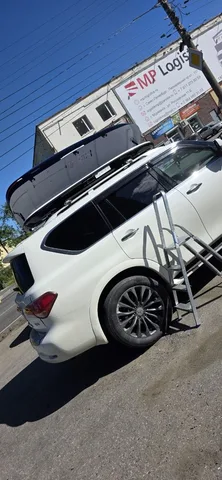 Чёрный автобокс ENROAD Nomadix Pro XXL 600-E на Infiniti QX80 — вид автомобиля с установленным автобоксом, другой ракурс