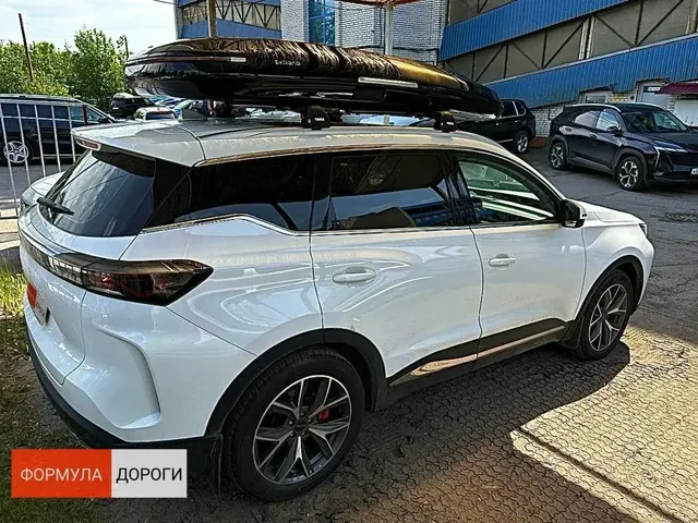ENROAD на Tenet T7: автобокс ENROAD Nomadix Pro XXL Slim-450, цвет «Чёрный» — дополнительный ракурс автомобиля с установленным автобоксом