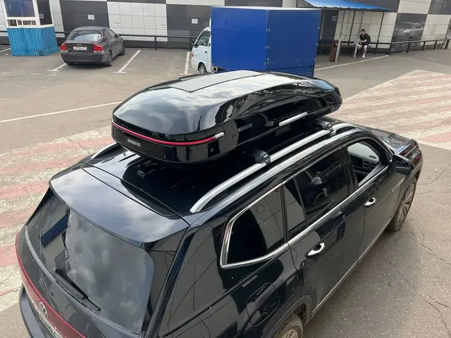 Автобокс для Volkswagen Teramont — ENROAD Nomadix Pro XXL 600-E, цвет «Чёрный» — вид автомобиля с установленным автобоксом